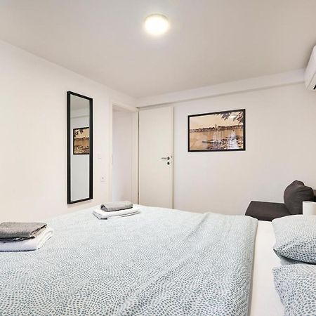 Lina Apartments Umag Buitenkant foto