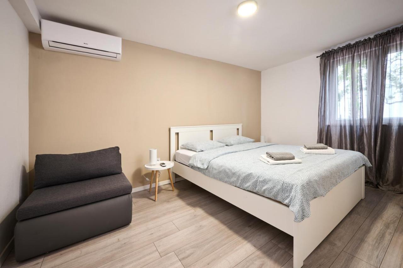 Lina Apartments Umag Buitenkant foto