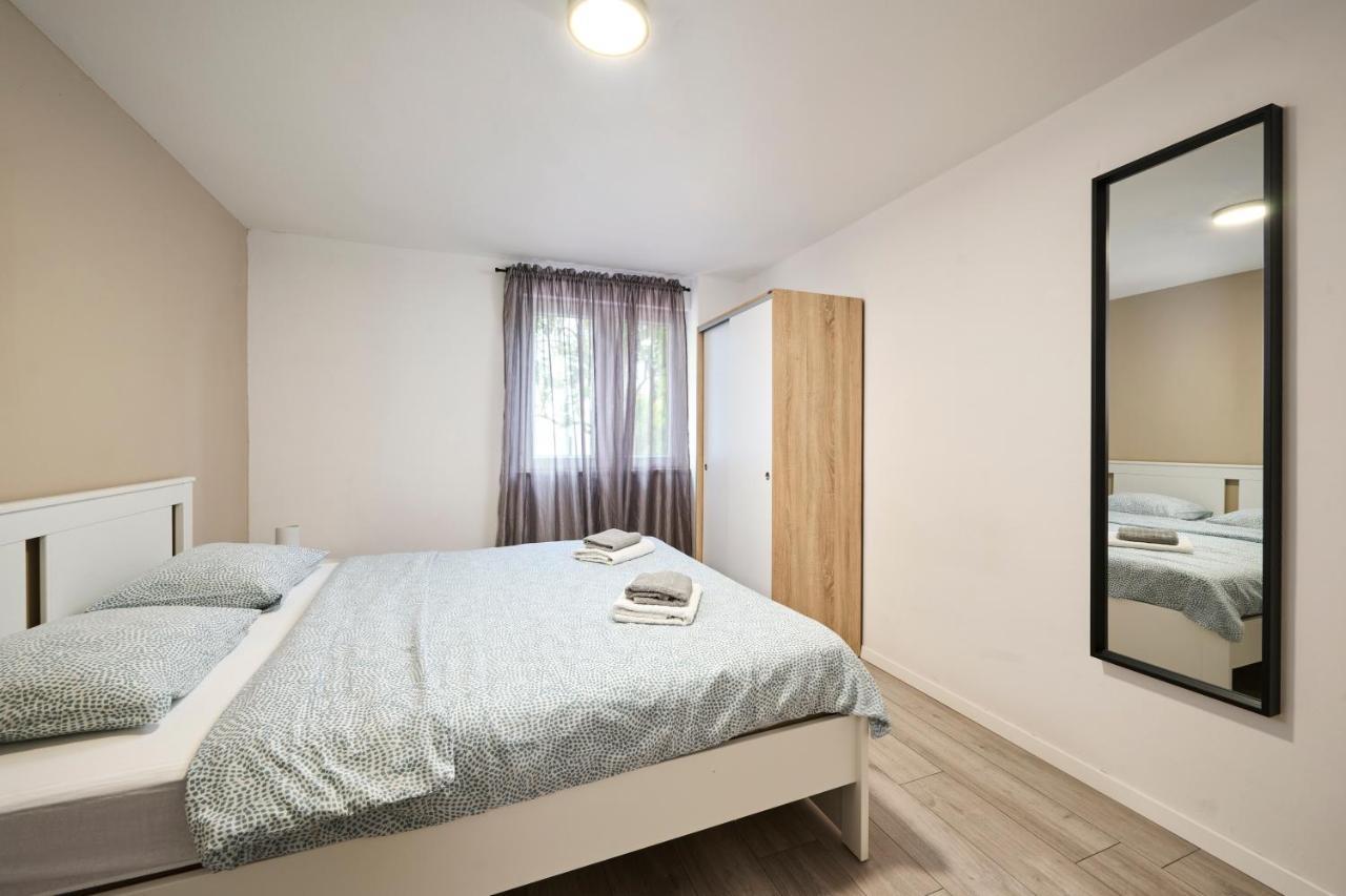 Lina Apartments Umag Buitenkant foto